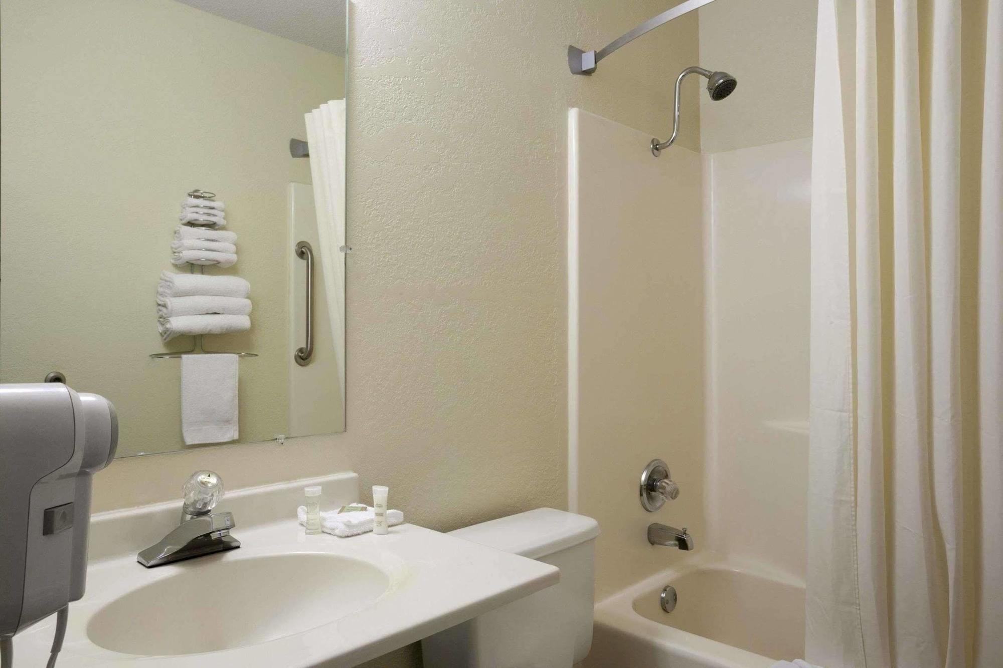 Super 8 By Wyndham Alexandria Mn Motel Eksteriør bilde